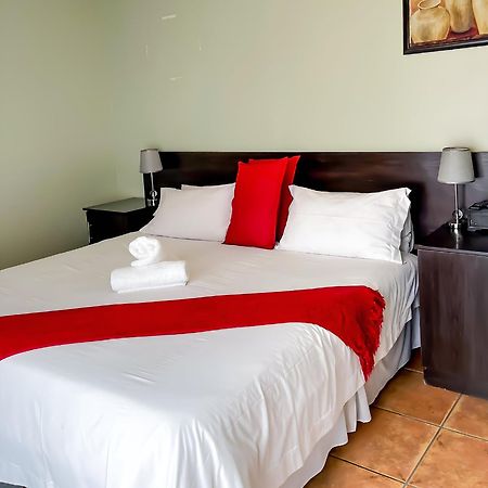 Oasis Of Life Guest House วิตแบงก์ ภายนอก รูปภาพ