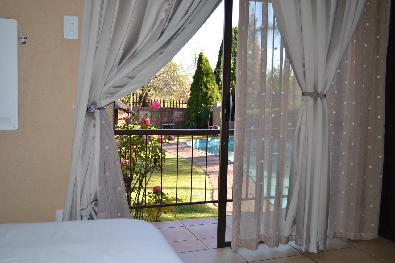 Oasis Of Life Guest House วิตแบงก์ ภายนอก รูปภาพ