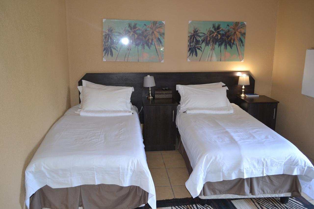 Oasis Of Life Guest House วิตแบงก์ ภายนอก รูปภาพ