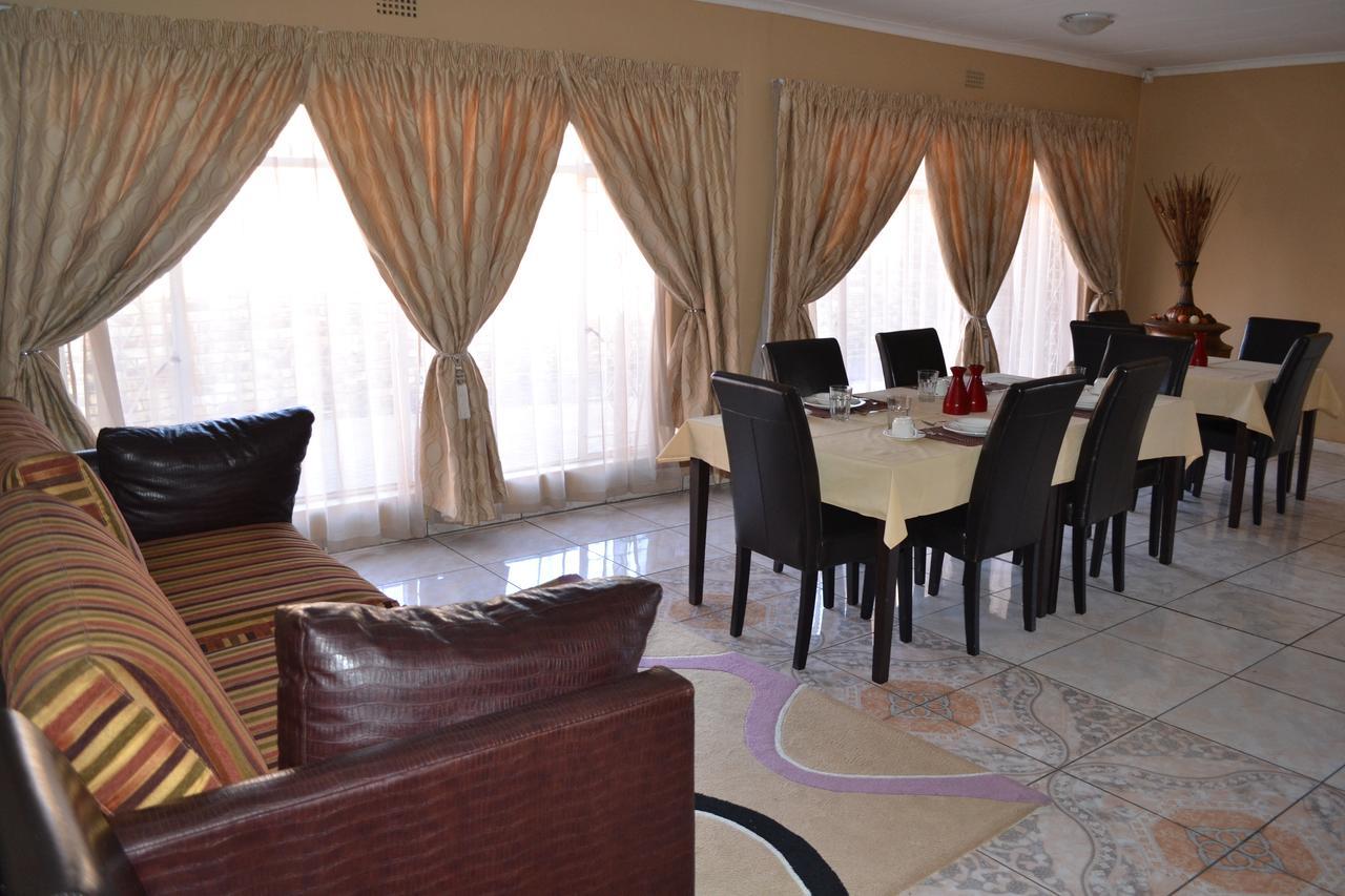 Oasis Of Life Guest House วิตแบงก์ ภายนอก รูปภาพ