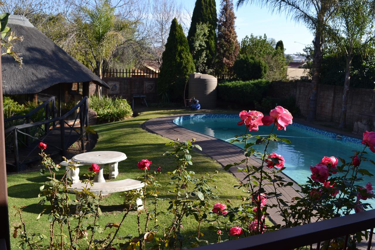 Oasis Of Life Guest House วิตแบงก์ ภายนอก รูปภาพ