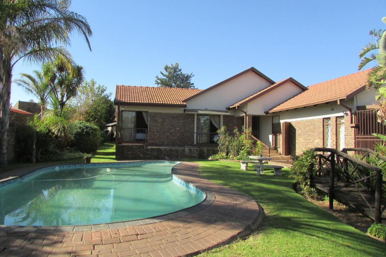 Oasis Of Life Guest House วิตแบงก์ ภายนอก รูปภาพ
