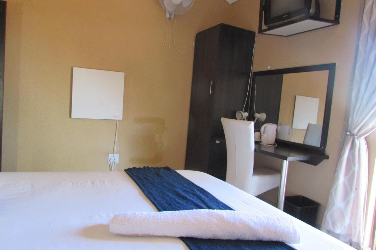 Oasis Of Life Guest House วิตแบงก์ ภายนอก รูปภาพ